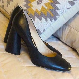 Black leather Louis et Cie pumps Size 8